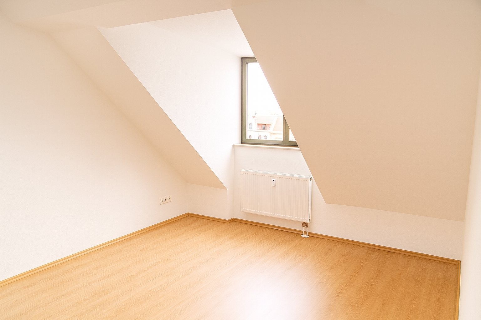 Provisionsfreie und vermietete Dachgeschosswohnung am Park ** 2 Zimmer  ** Südterrasse