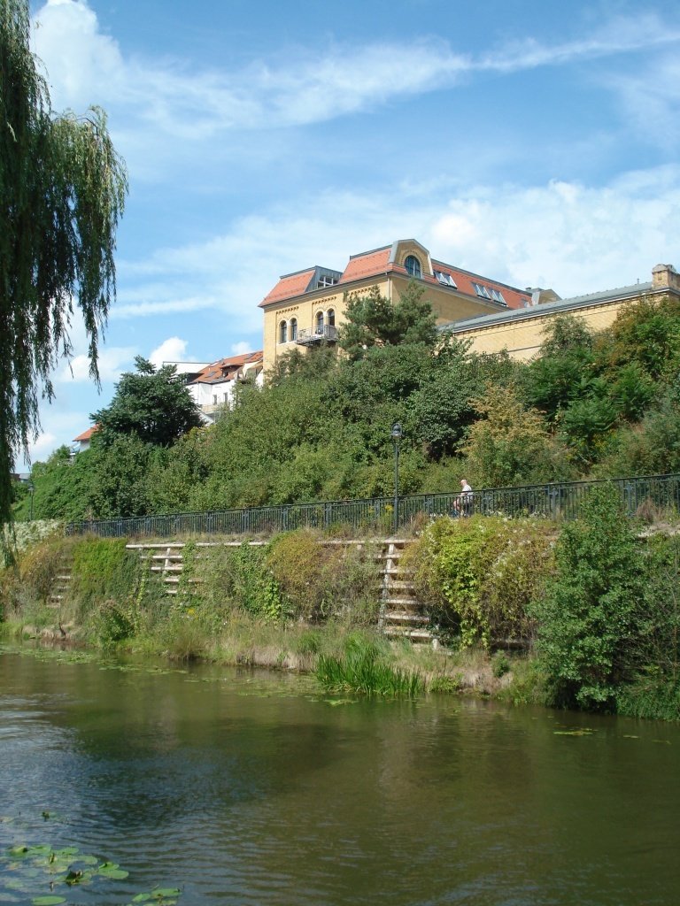 Provisionsfreie und vermietete Dachgeschosswohnung am Park ** 2 Zimmer  ** Südterrasse