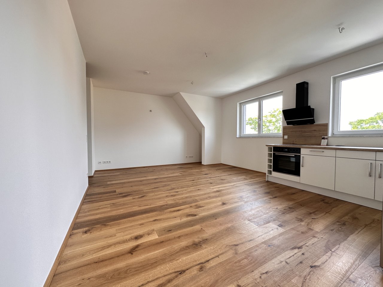 Exklusive Dachgeschosswohnung ** große Dachterrasse ** großer Balkon ** Einbauküche ** Tiefgarage