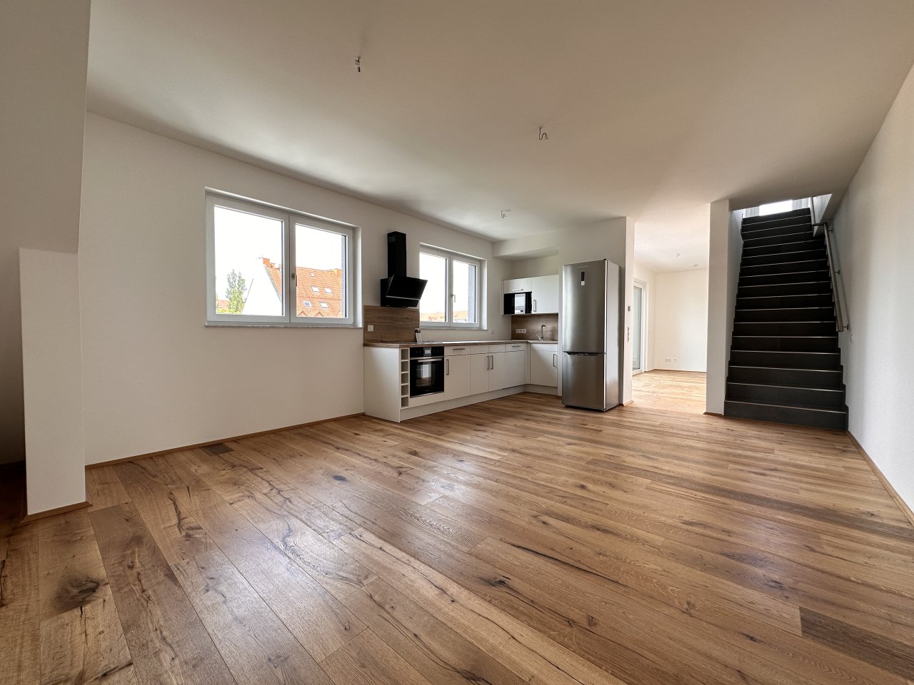 Exklusive Dachgeschosswohnung ** große Dachterrasse ** großer Balkon ** Einbauküche ** Tiefgarage