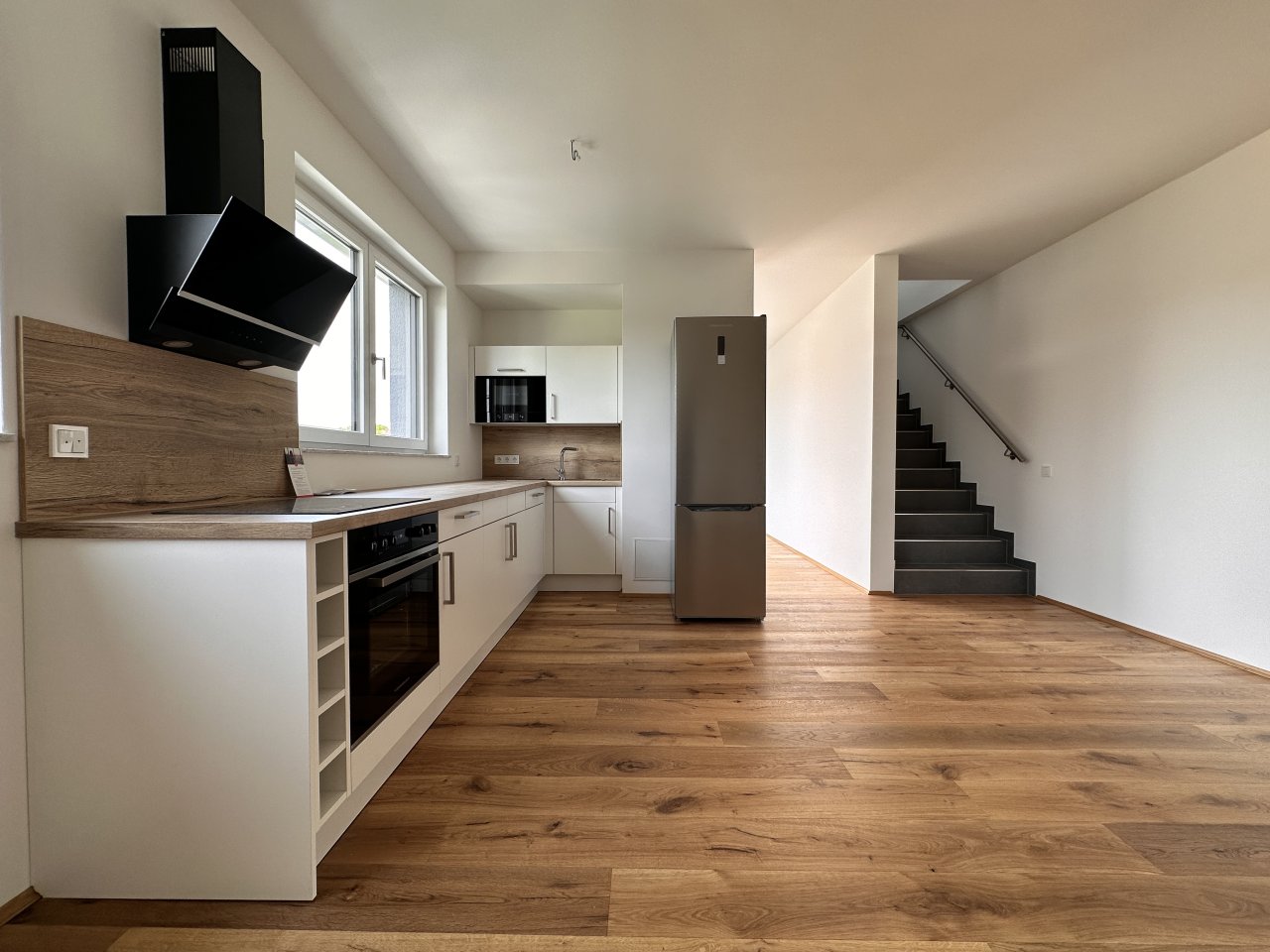 Exklusive Dachgeschosswohnung ** große Dachterrasse ** großer Balkon ** Einbauküche ** Tiefgarage