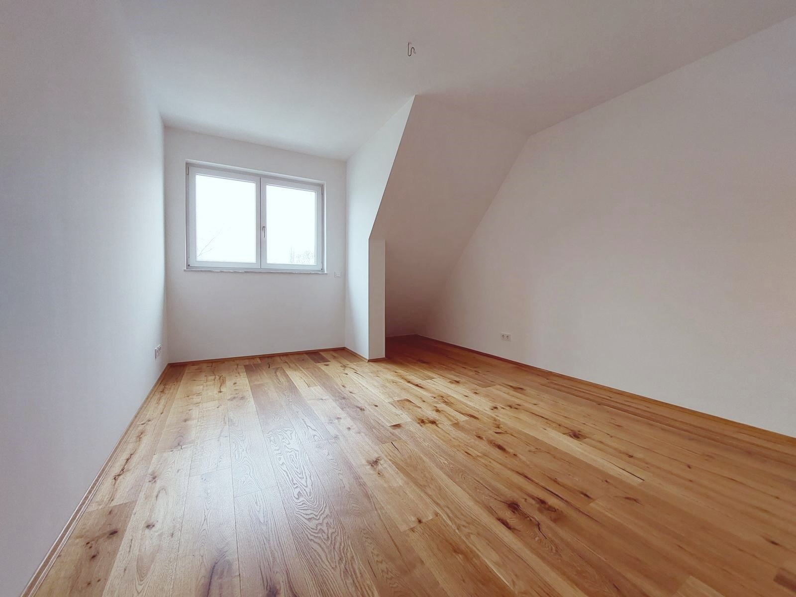 Exklusive Dachgeschosswohnung ** große Dachterrasse ** großer Balkon ** Einbauküche ** Tiefgarage