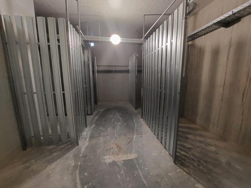 Exklusive Dachgeschosswohnung ** große Dachterrasse ** großer Balkon ** Einbauküche ** Tiefgarage