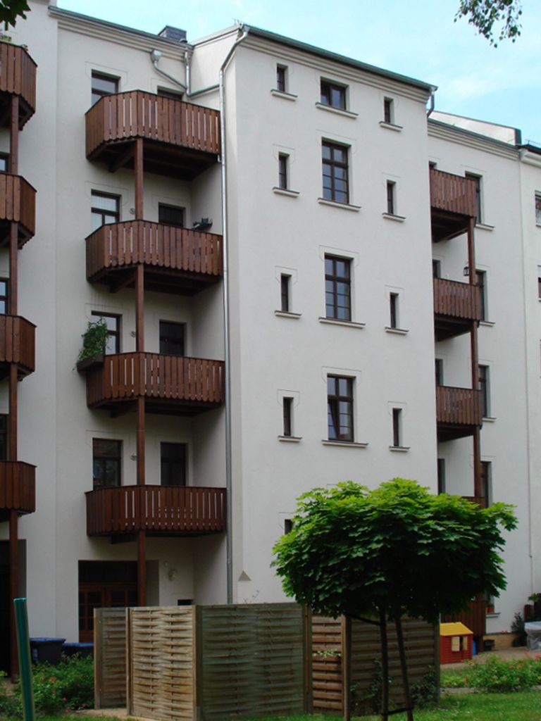 ** Wohnen in Zentrumsnähe ** Dachloggia * Parkett * Tageslichtbad * Garten * ab 01.05.2026