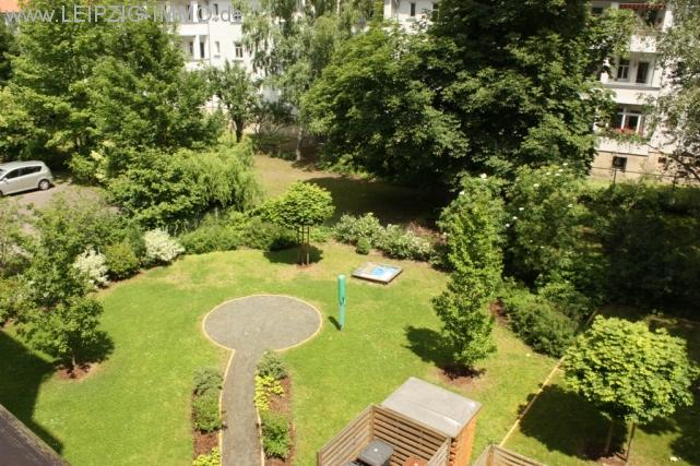 ** Wohnen in Zentrumsnähe ** Dachloggia * Parkett * Tageslichtbad * Garten * ab 01.05.2026