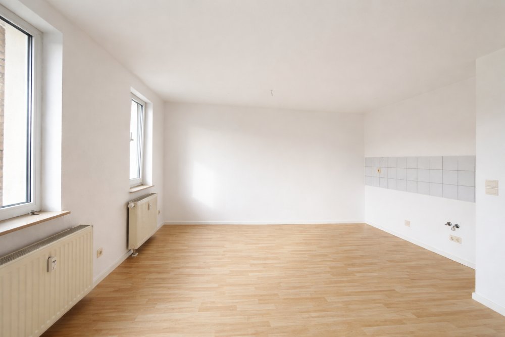 VERMIETET:  schöne Single-Wohnung in Engelsdorf * ruhige Lage * Südbalkon * Stellplatz