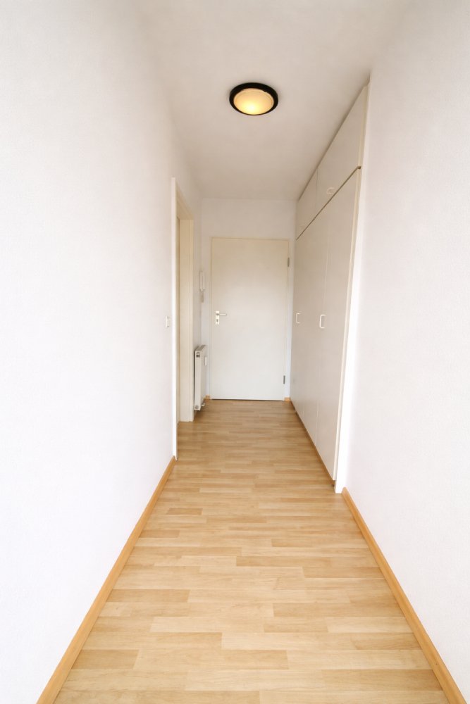 VERMIETET:  schöne Single-Wohnung in Engelsdorf * ruhige Lage * Südbalkon * Stellplatz