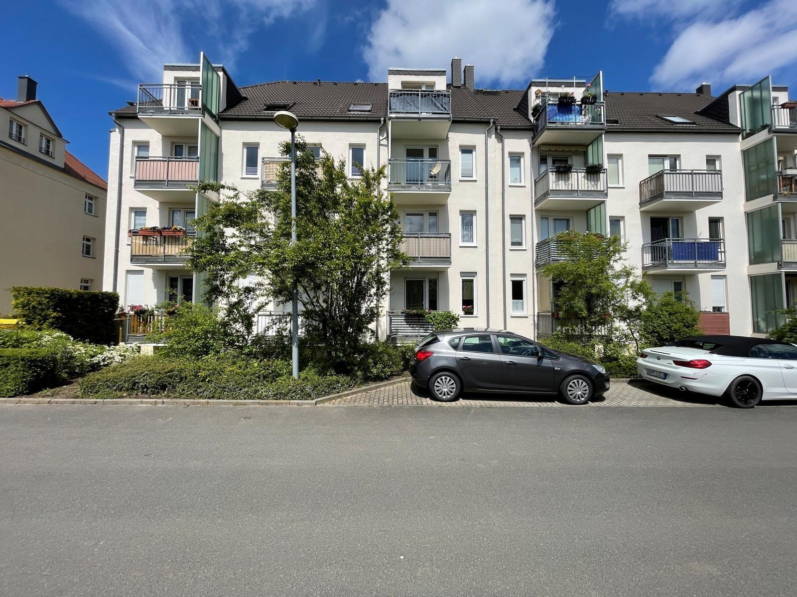 VERMIETET:  schöne Single-Wohnung in Engelsdorf * ruhige Lage * Südbalkon * Stellplatz
