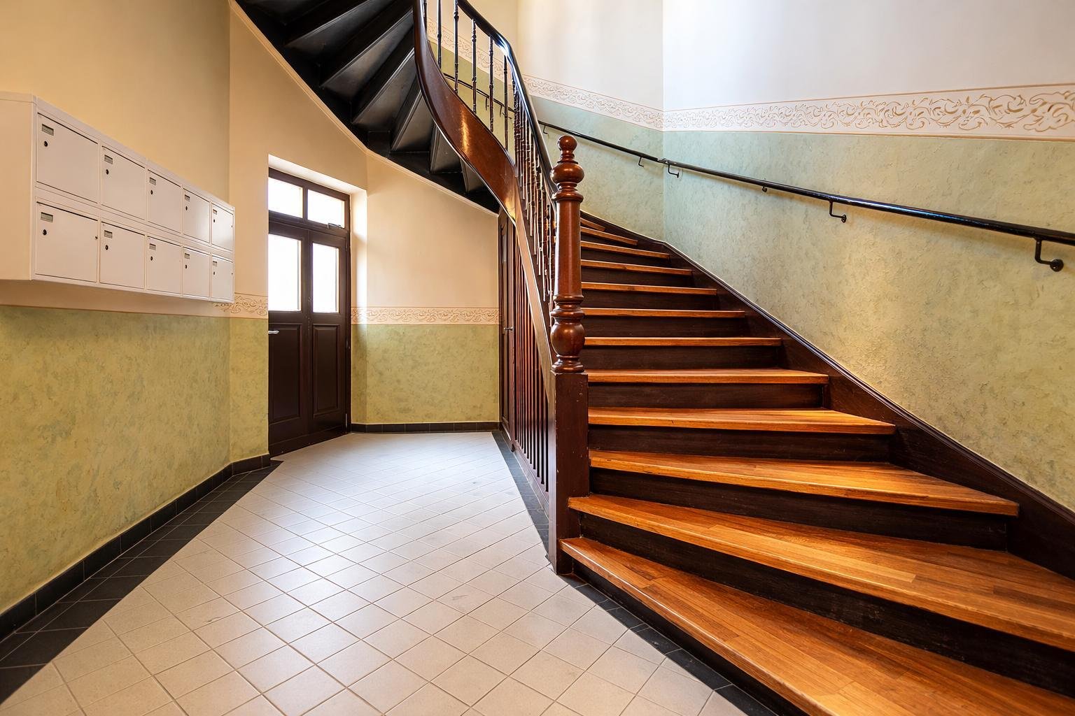 RESERVIERT: Seltene Gelegenheit ** vermietete 3-Raumwohnung im Zentrum-Süd ** 2 Balkone ** GWC ** Parkett