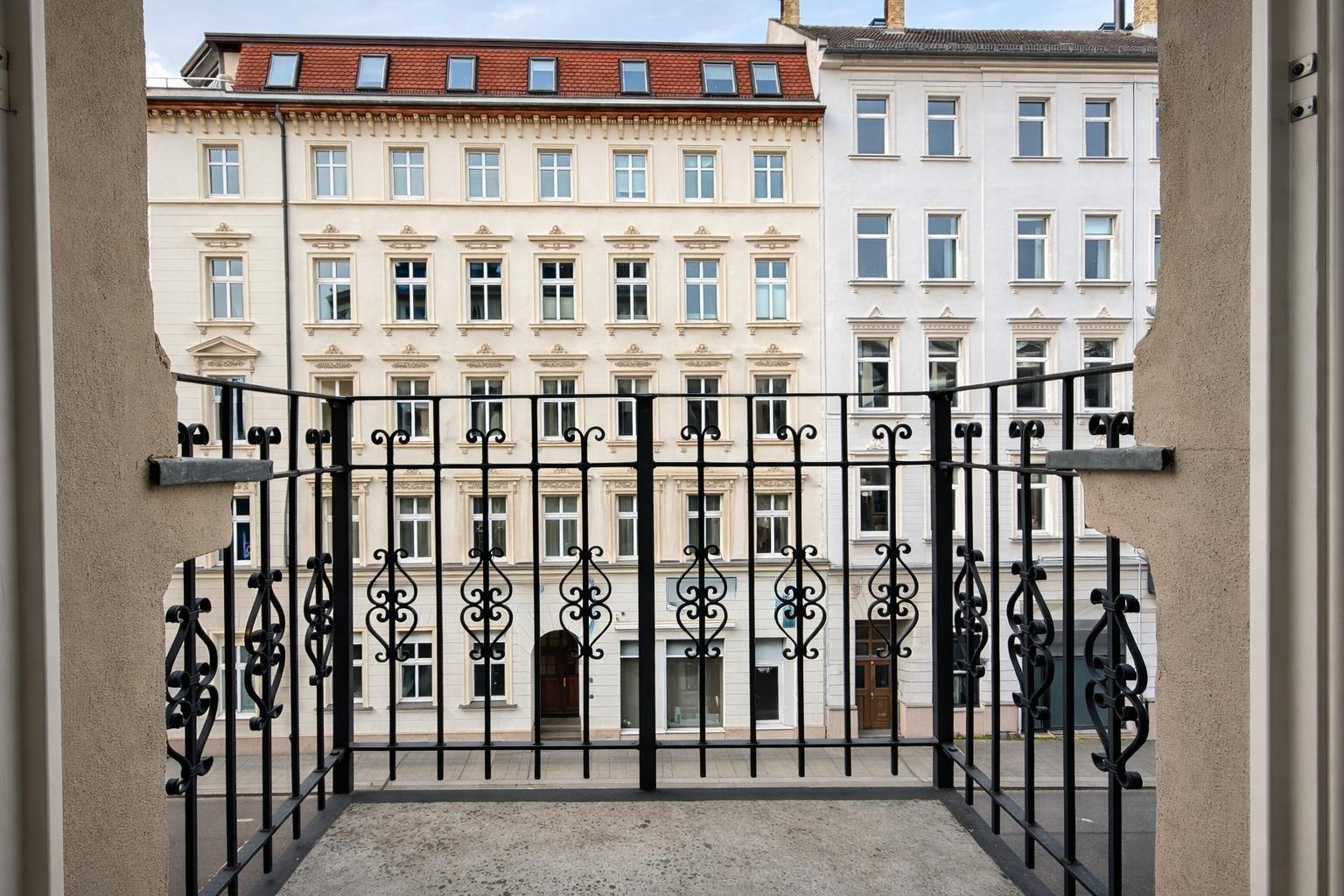 RESERVIERT: Seltene Gelegenheit ** vermietete 3-Raumwohnung im Zentrum-Süd ** 2 Balkone ** GWC ** Parkett