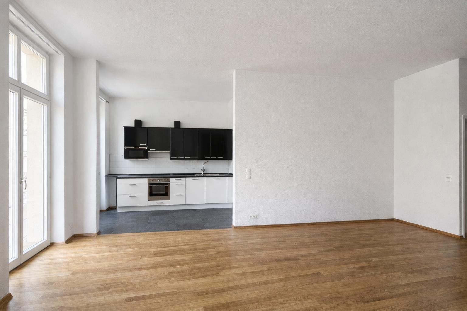 RESERVIERT: Seltene Gelegenheit ** vermietete 3-Raumwohnung im Zentrum-Süd ** 2 Balkone ** GWC ** Parkett