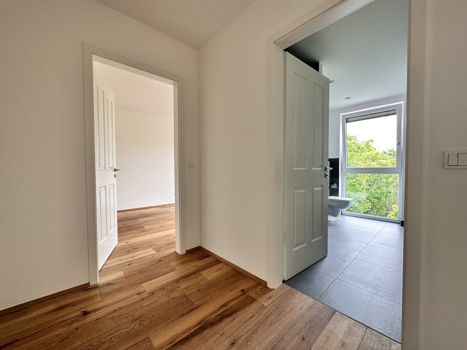 VERMIETET: Luxuriöse 2-Raumwohnung ** Balkon ** Einbauküche ** Tiefgarage