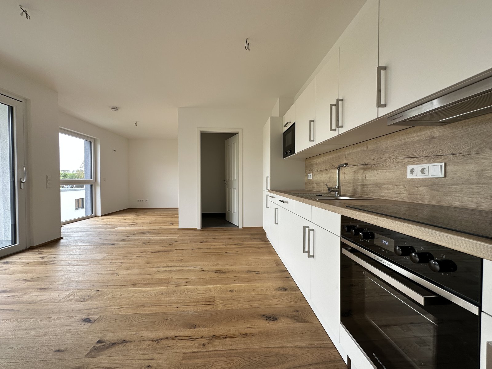 VERMIETET: Luxuriöse 2-Raumwohnung ** Balkon ** Einbauküche ** Tiefgarage