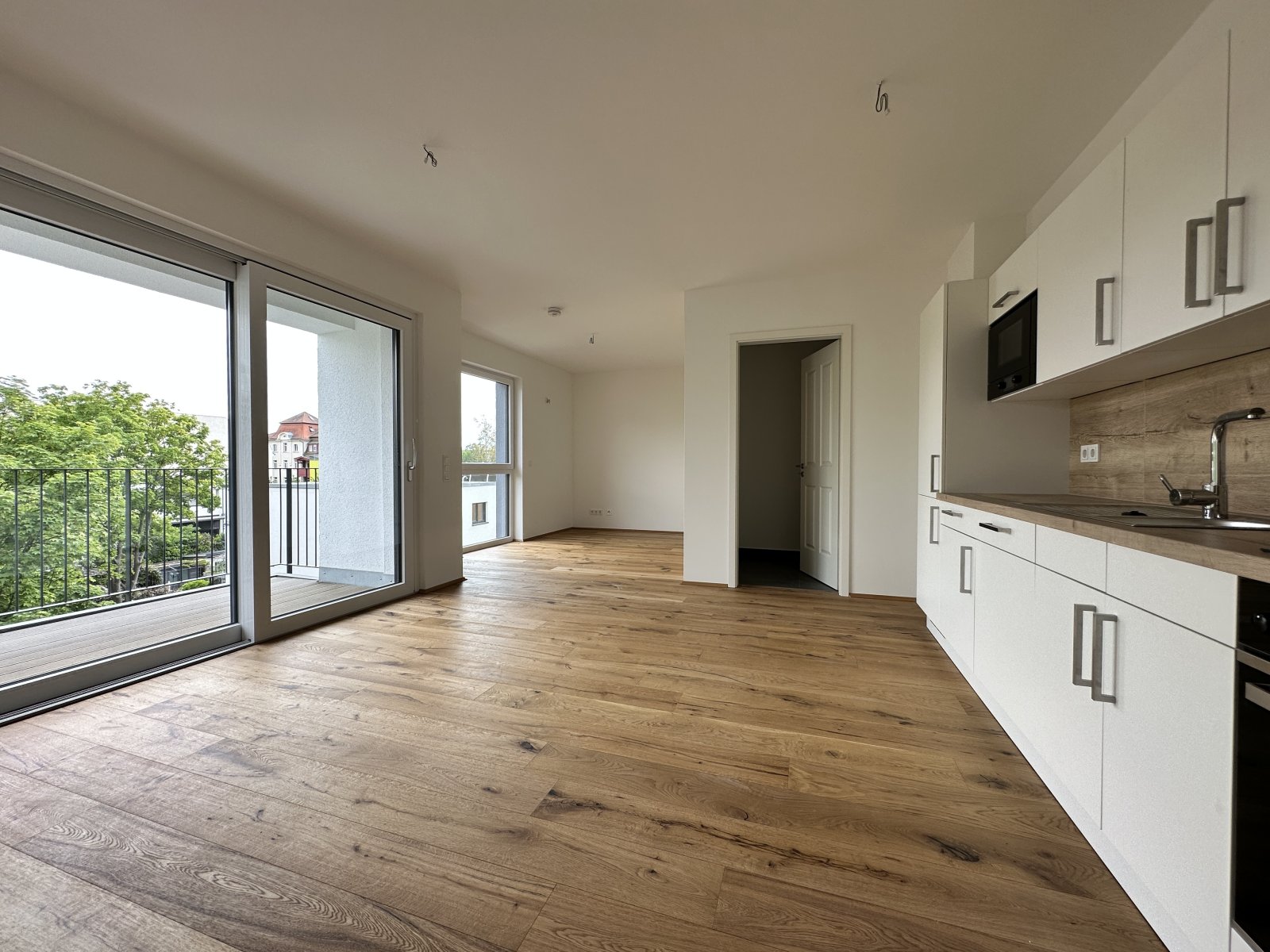 VERMIETET: Luxuriöse 2-Raumwohnung ** Balkon ** Einbauküche ** Tiefgarage