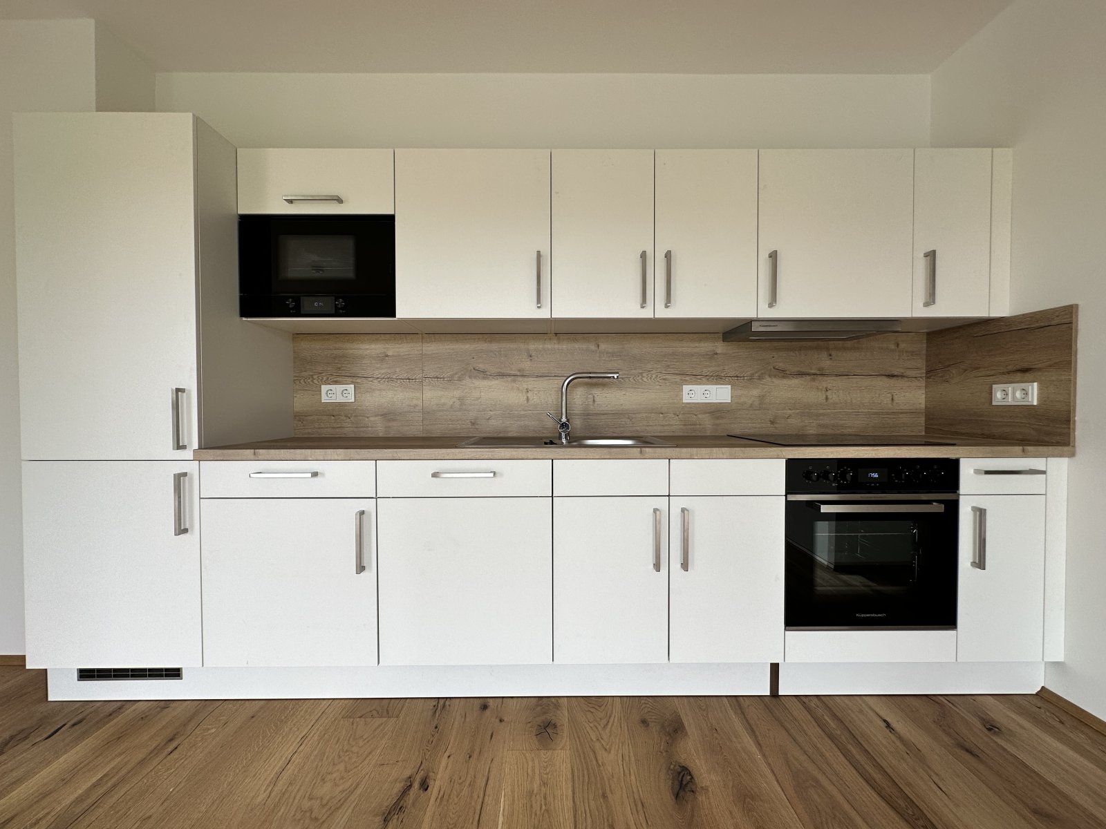 VERMIETET: Luxuriöse 2-Raumwohnung ** Balkon ** Einbauküche ** Tiefgarage