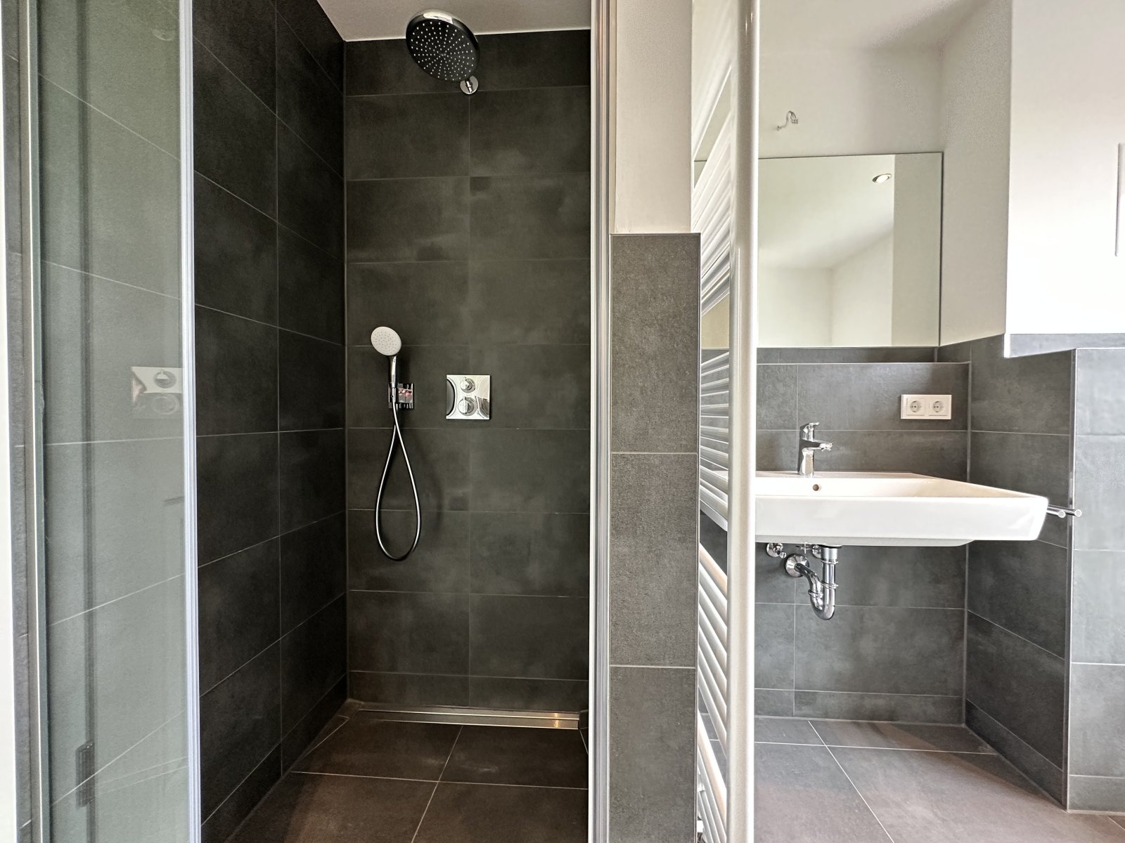 VERMIETET: Luxuriöse 2-Raumwohnung ** Balkon ** Einbauküche ** Tiefgarage