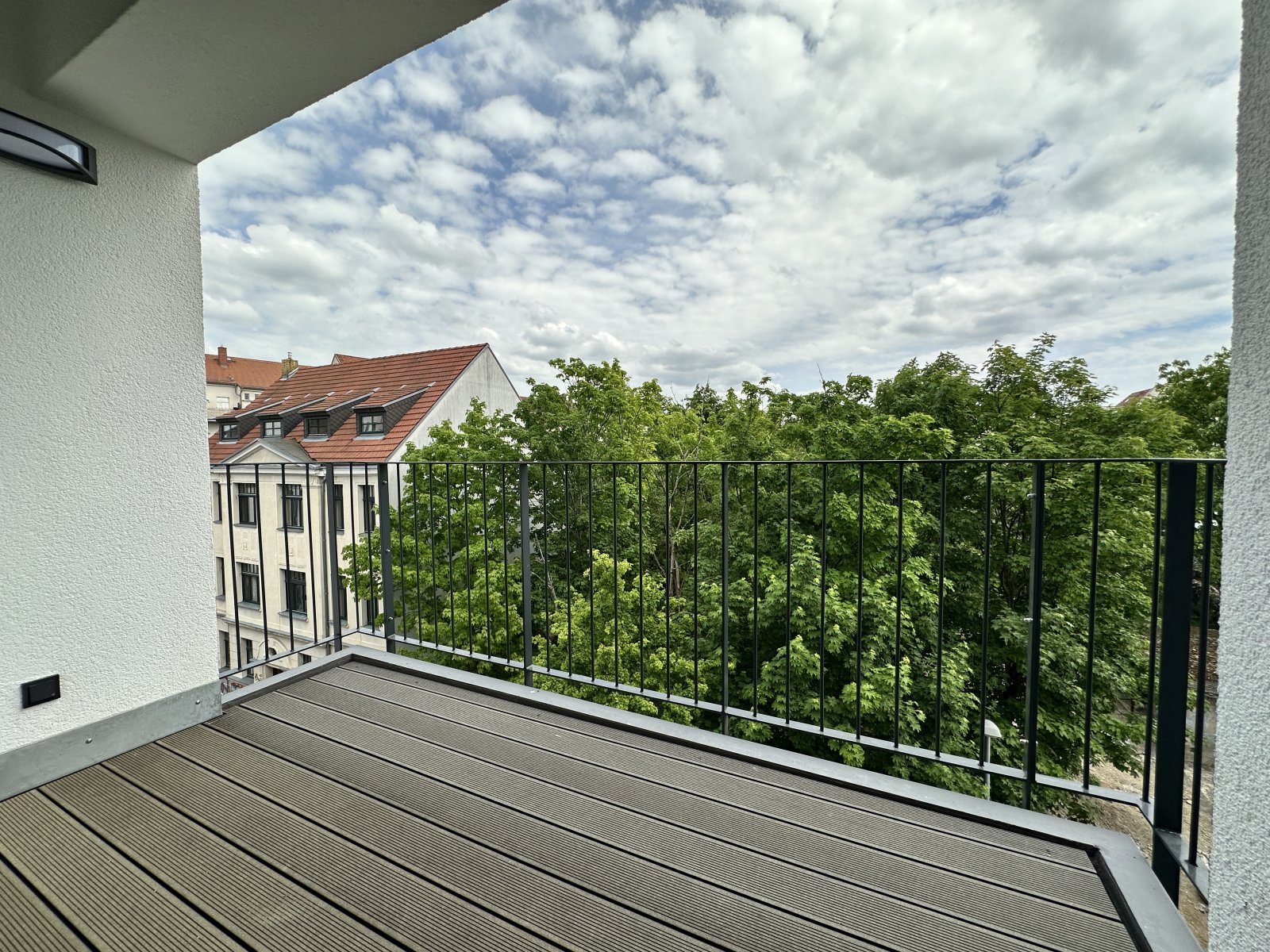 VERMIETET: Luxuriöse 2-Raumwohnung ** Balkon ** Einbauküche ** Tiefgarage