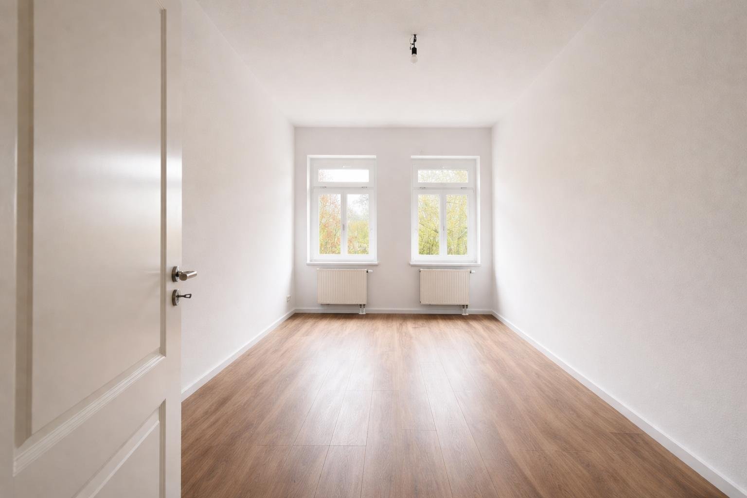 • BEZUGSFREI • PROVISIONSFREI • Frisch sanierte 2-Raumwohnung • BALKON • 