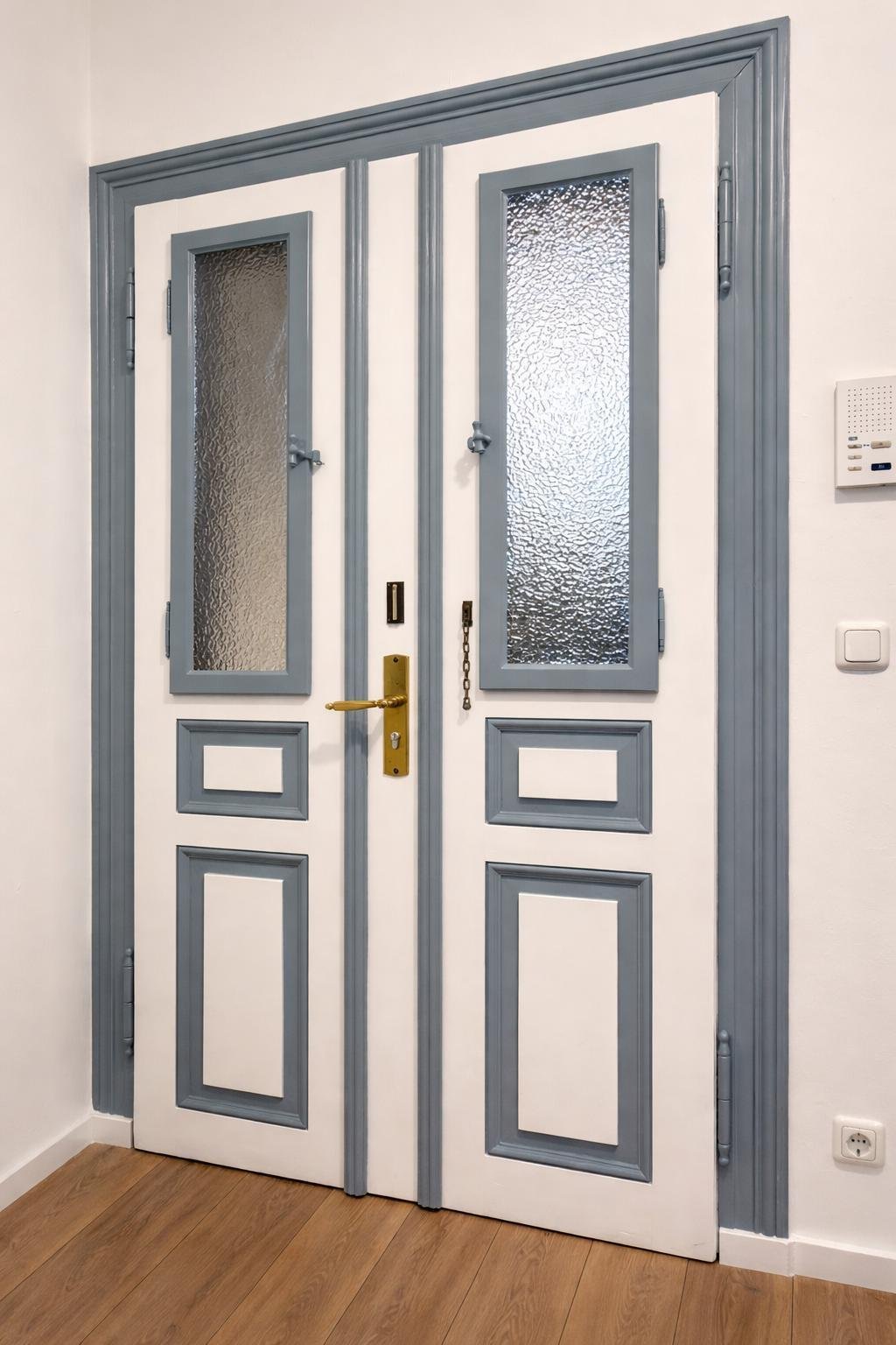 • BEZUGSFREI • PROVISIONSFREI • Frisch sanierte 2-Raumwohnung • BALKON • 