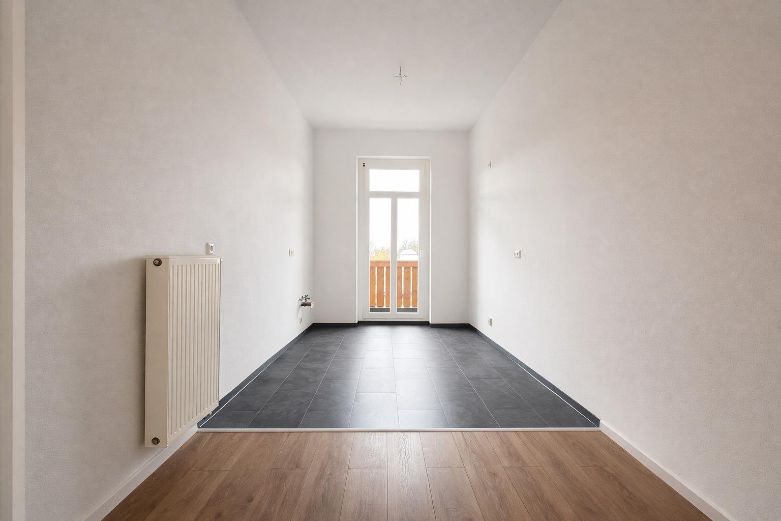 • BEZUGSFREI • PROVISIONSFREI • Frisch sanierte 2-Raumwohnung • BALKON • 