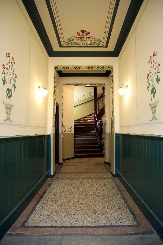 PROVISIONSFREI ** Edle 2-Raumwohnung im stilvollen Altbau ** Parkett ** Südwest-Balkon ** Tageslichtbad mit Wanne und Dusche