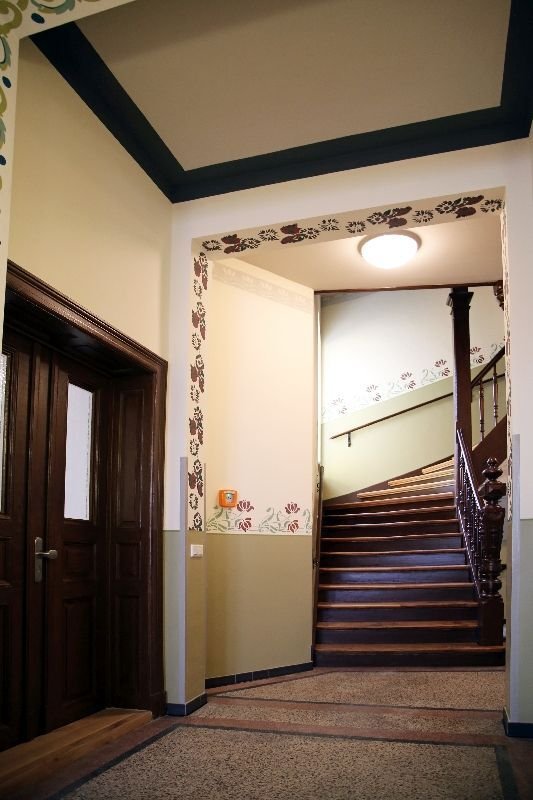 PROVISIONSFREI ** Edle 2-Raumwohnung im stilvollen Altbau ** Parkett ** Südwest-Balkon ** Tageslichtbad mit Wanne und Dusche