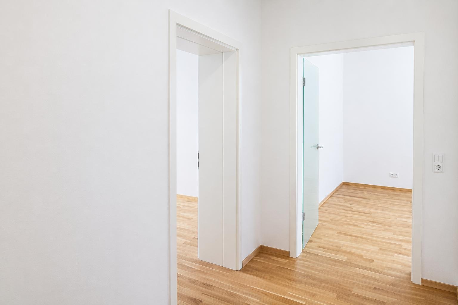 PROVISIONSFREI ** Edle 2-Raumwohnung im stilvollen Altbau ** Parkett ** Südwest-Balkon ** Tageslichtbad mit Wanne und Dusche