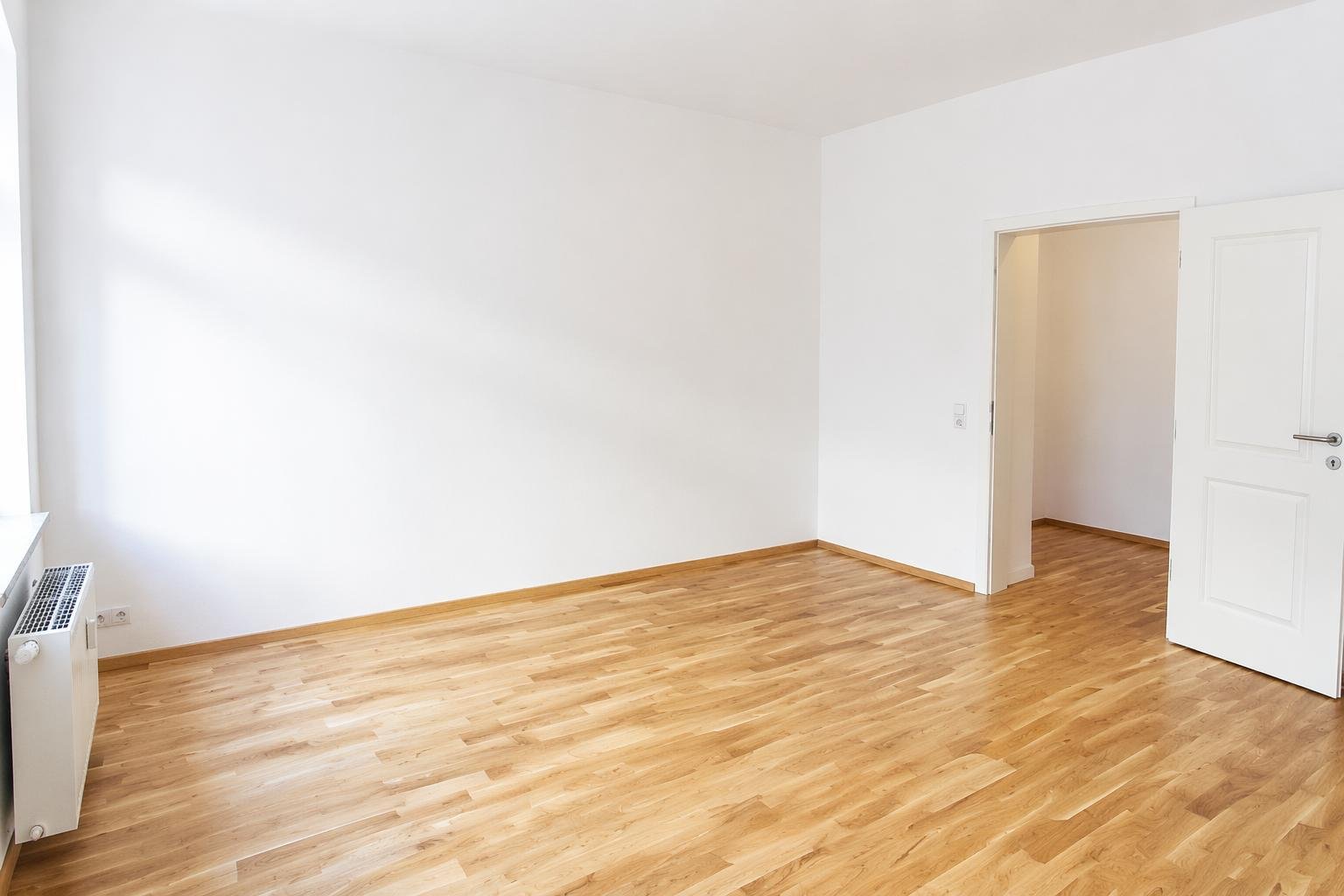 PROVISIONSFREI ** Edle 2-Raumwohnung im stilvollen Altbau ** Parkett ** Südwest-Balkon ** Tageslichtbad mit Wanne und Dusche