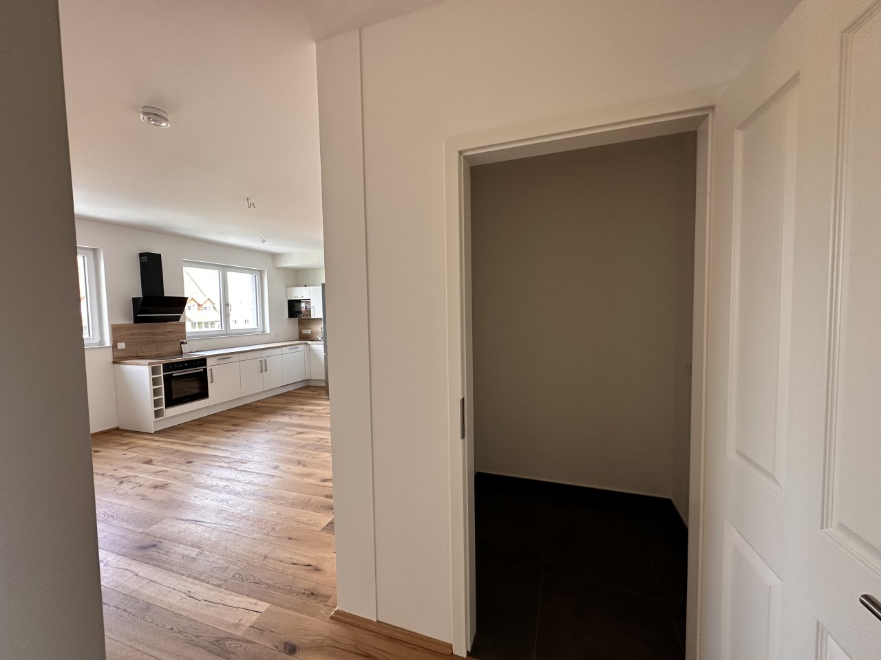NEUBAU ** DACHTERRASSE ** BALKON ** EINBAUKÜCHE ** FUßBODENHEIZUNG ** TIEFGARAGE