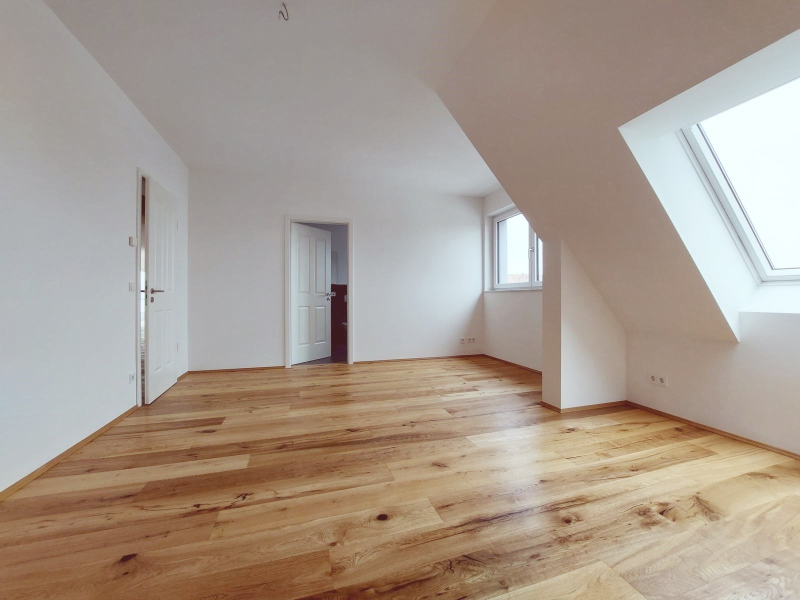 NEUBAU ** DACHTERRASSE ** BALKON ** EINBAUKÜCHE ** FUßBODENHEIZUNG ** TIEFGARAGE
