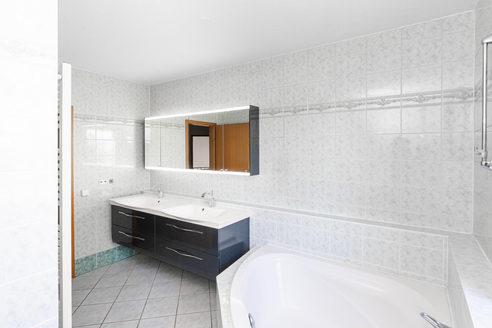 Familienwohnung • bezugsfrei • provisionsfrei • Maisonette • 142 m² • Balkon • Stellplatz