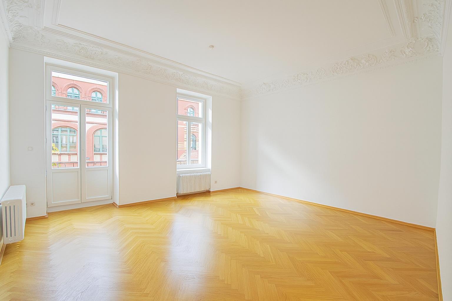 Bestlage * provisionsfreie und stilvolle Maisonette im Zentrum * Stuck * Parkett * Balkon
