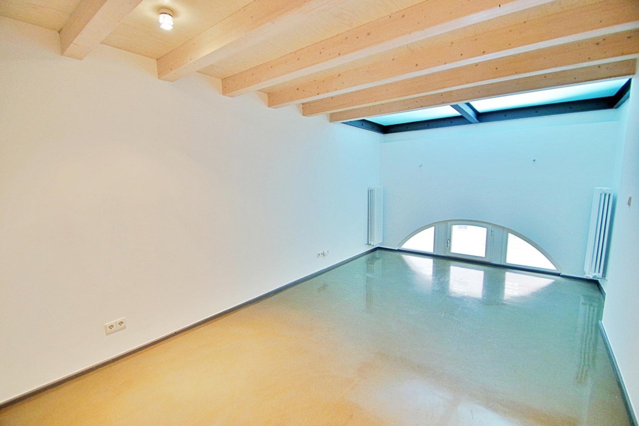 Bestlage * provisionsfreie und stilvolle Maisonette im Zentrum * Stuck * Parkett * Balkon
