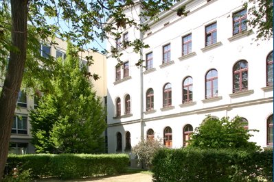 Schicke Single-Wohnung im ZENTRUM ** Einbauküche ** Parkett