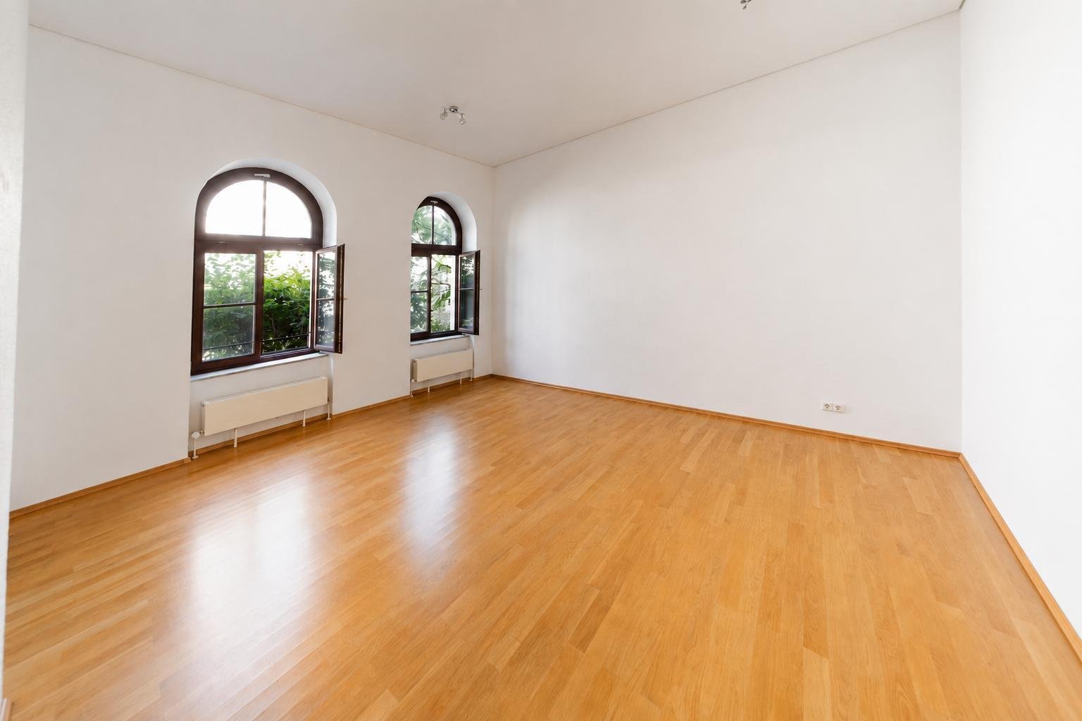 Schicke Single-Wohnung im ZENTRUM ** Einbauküche ** Parkett