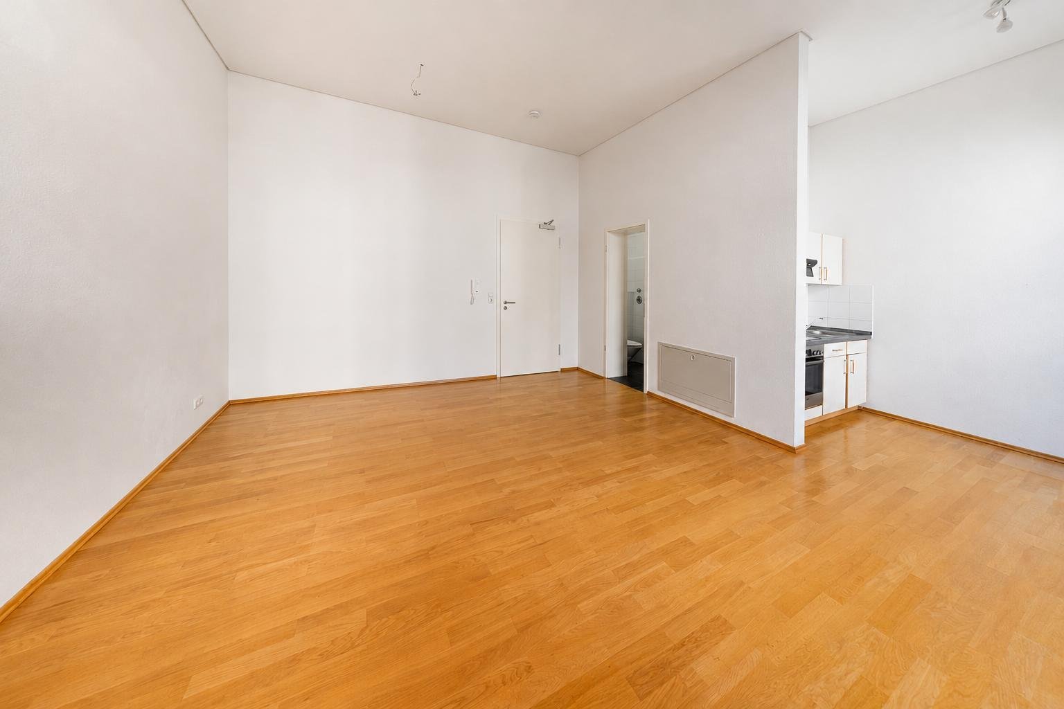 Schicke Single-Wohnung im ZENTRUM ** Einbauküche ** Parkett
