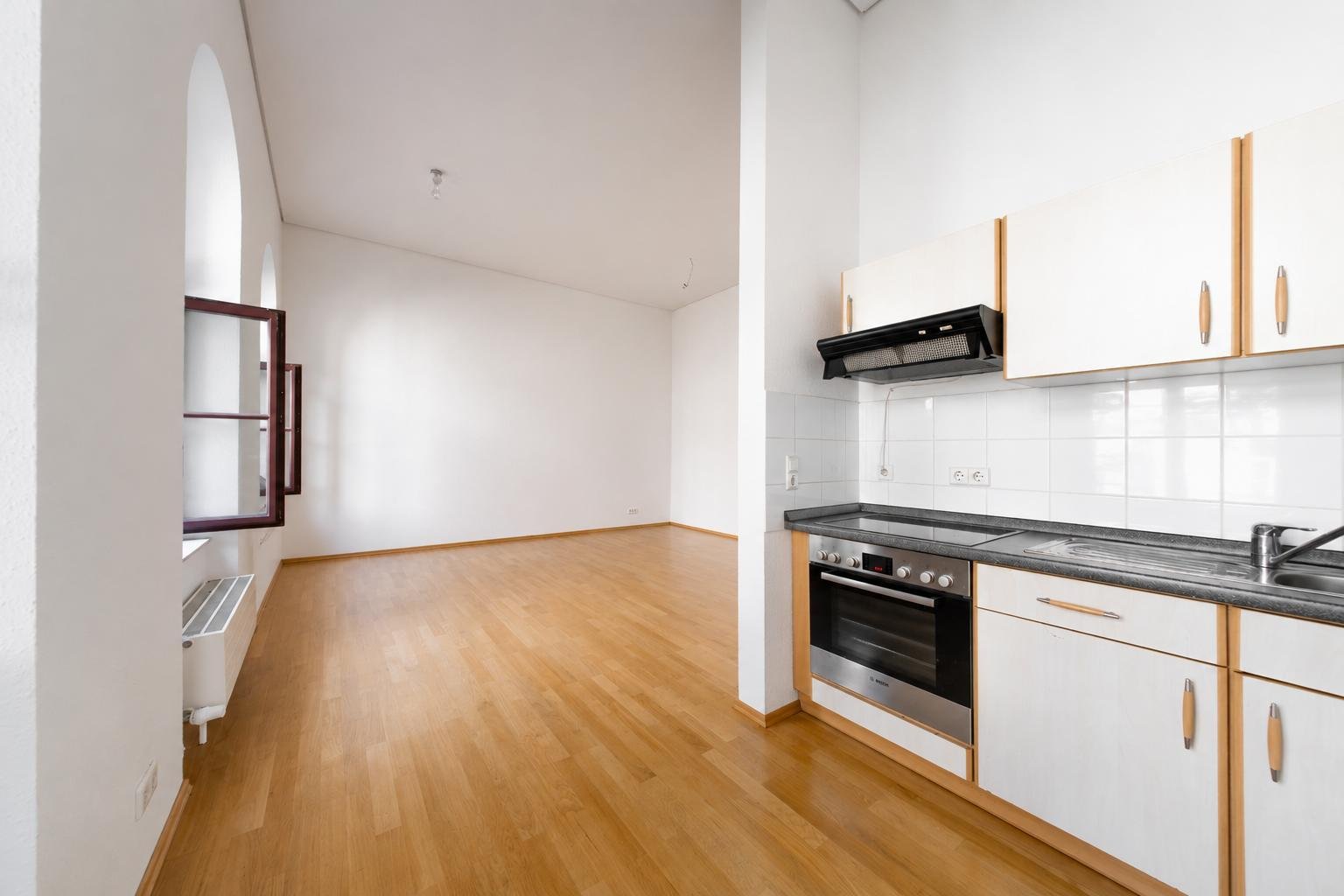 Schicke Single-Wohnung im ZENTRUM ** Einbauküche ** Parkett