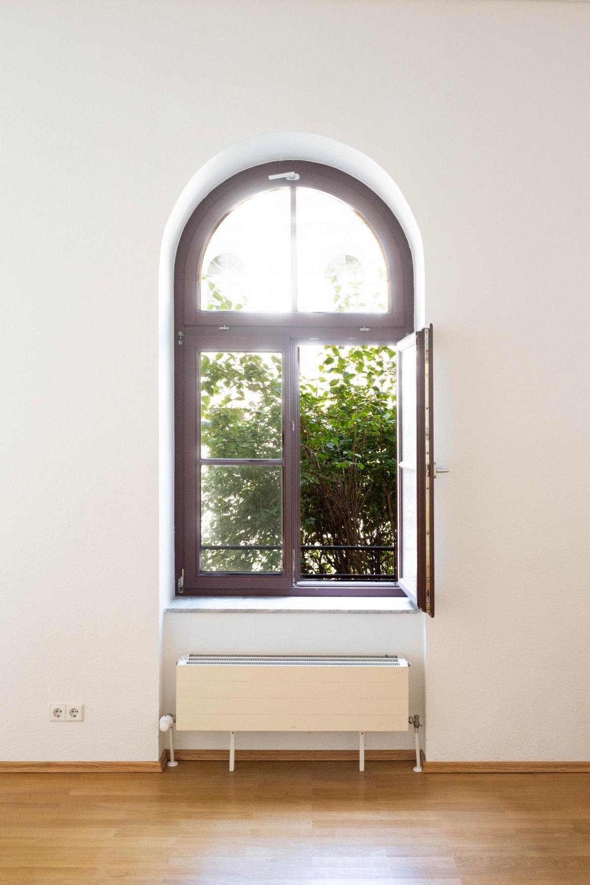 Schicke Single-Wohnung im ZENTRUM ** Einbauküche ** Parkett