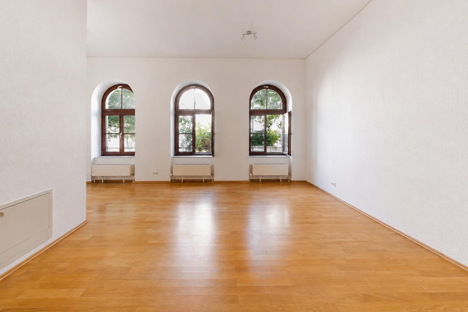 Schicke Single-Wohnung im ZENTRUM ** Einbauküche ** Parkett