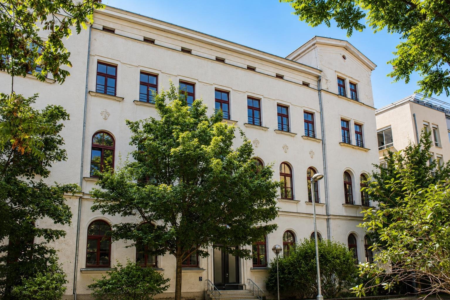 Schicke Single-Wohnung im ZENTRUM ** Einbauküche ** Parkett