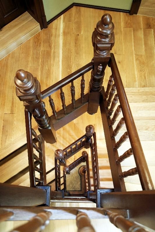 Seltene Kaufchance für potentielle Eigennutzer ** hochwertige Sanierung ** Parkett ** Balkon ** 2 Bäder mit Wanne + Dusche