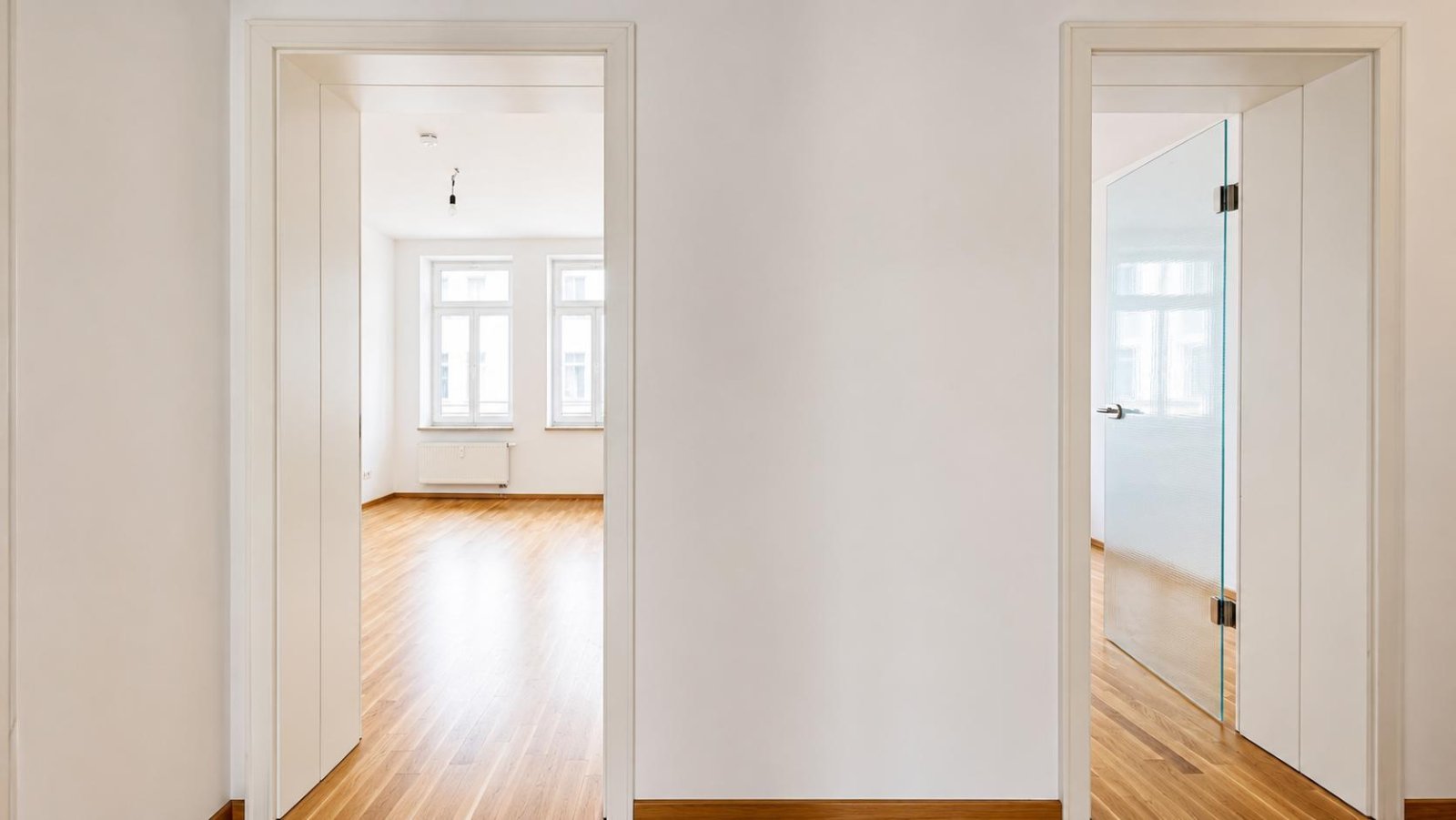 Seltene Kaufchance für potentielle Eigennutzer ** hochwertige Sanierung ** Parkett ** Balkon ** 2 Bäder mit Wanne + Dusche