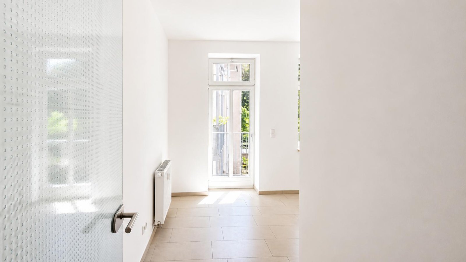 Seltene Kaufchance für potentielle Eigennutzer ** hochwertige Sanierung ** Parkett ** Balkon ** 2 Bäder mit Wanne + Dusche