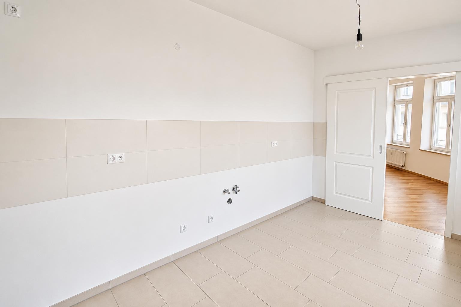 Seltene Kaufchance für potentielle Eigennutzer ** hochwertige Sanierung ** Parkett ** Balkon ** 2 Bäder mit Wanne + Dusche