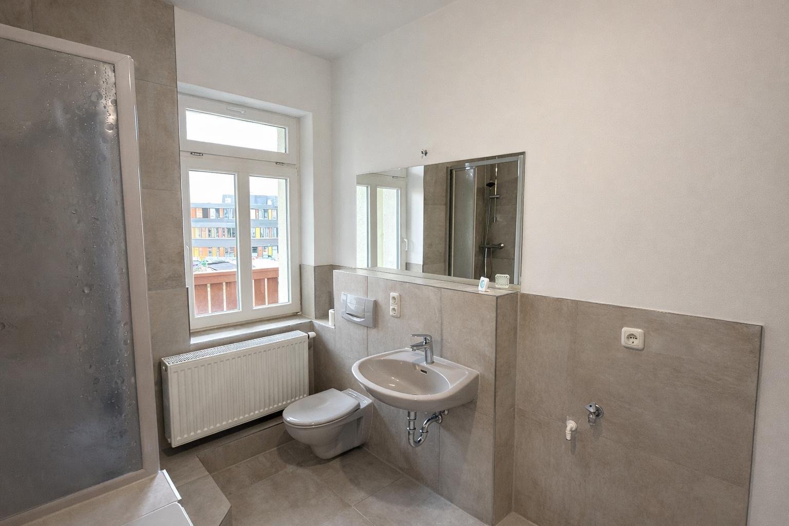 Faktor 21,8 • BEZUGSFREI • PROVISIONSFREI • frisch sanierte 2-Raumwohnung • BALKON •