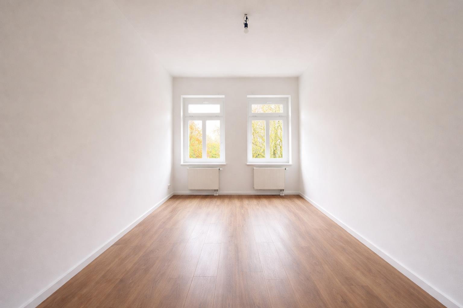 Faktor 21,8 • BEZUGSFREI • PROVISIONSFREI • frisch sanierte 2-Raumwohnung • BALKON •