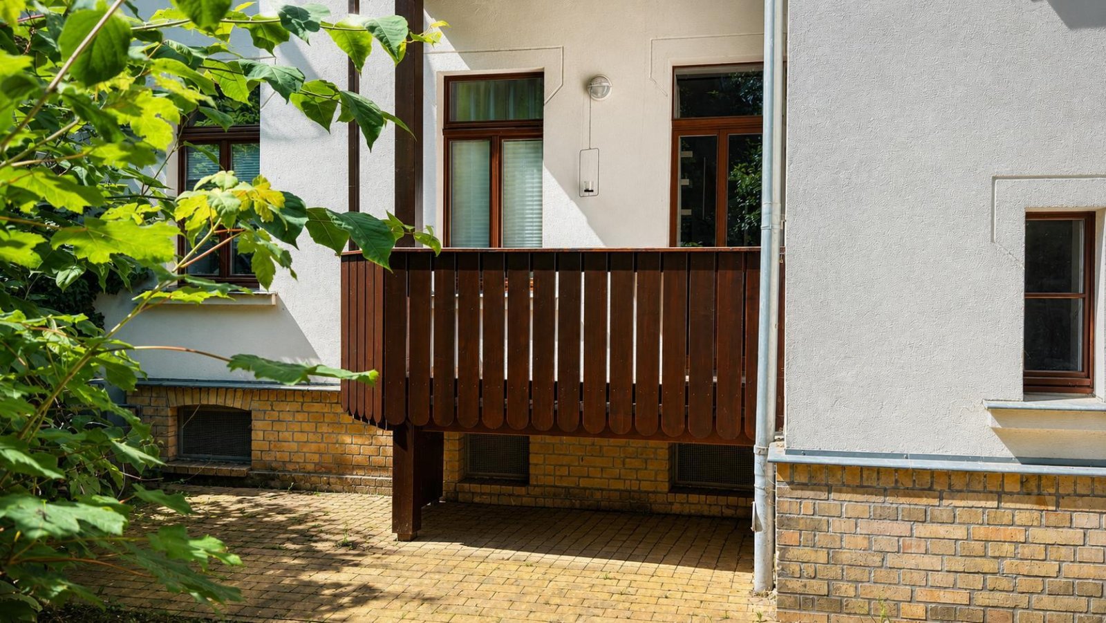 Schicke 2-Raumwohnung in Zentrumsnähe * Balkon * Stuck * Tageslichtbad + Wa+Du * Parkett * Garten