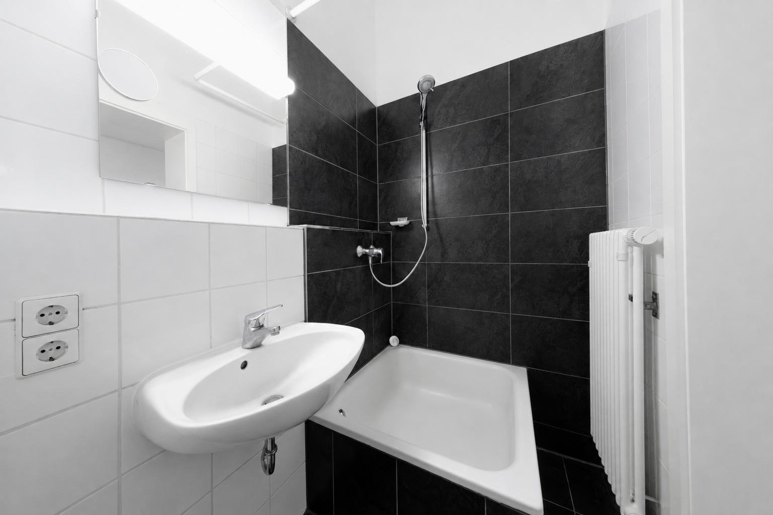 ** Frei ab 01.10. ** Schicke Single-Wohnung im ZENTRUM ** Einbauküche ** Parkett