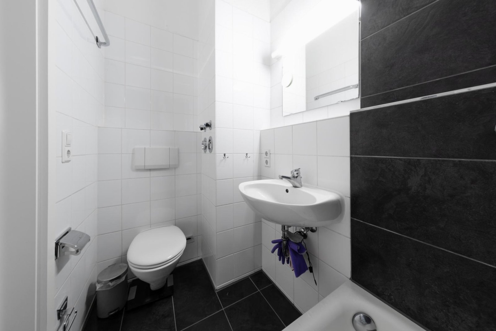 ** Frei ab 01.10. ** Schicke Single-Wohnung im ZENTRUM ** Einbauküche ** Parkett