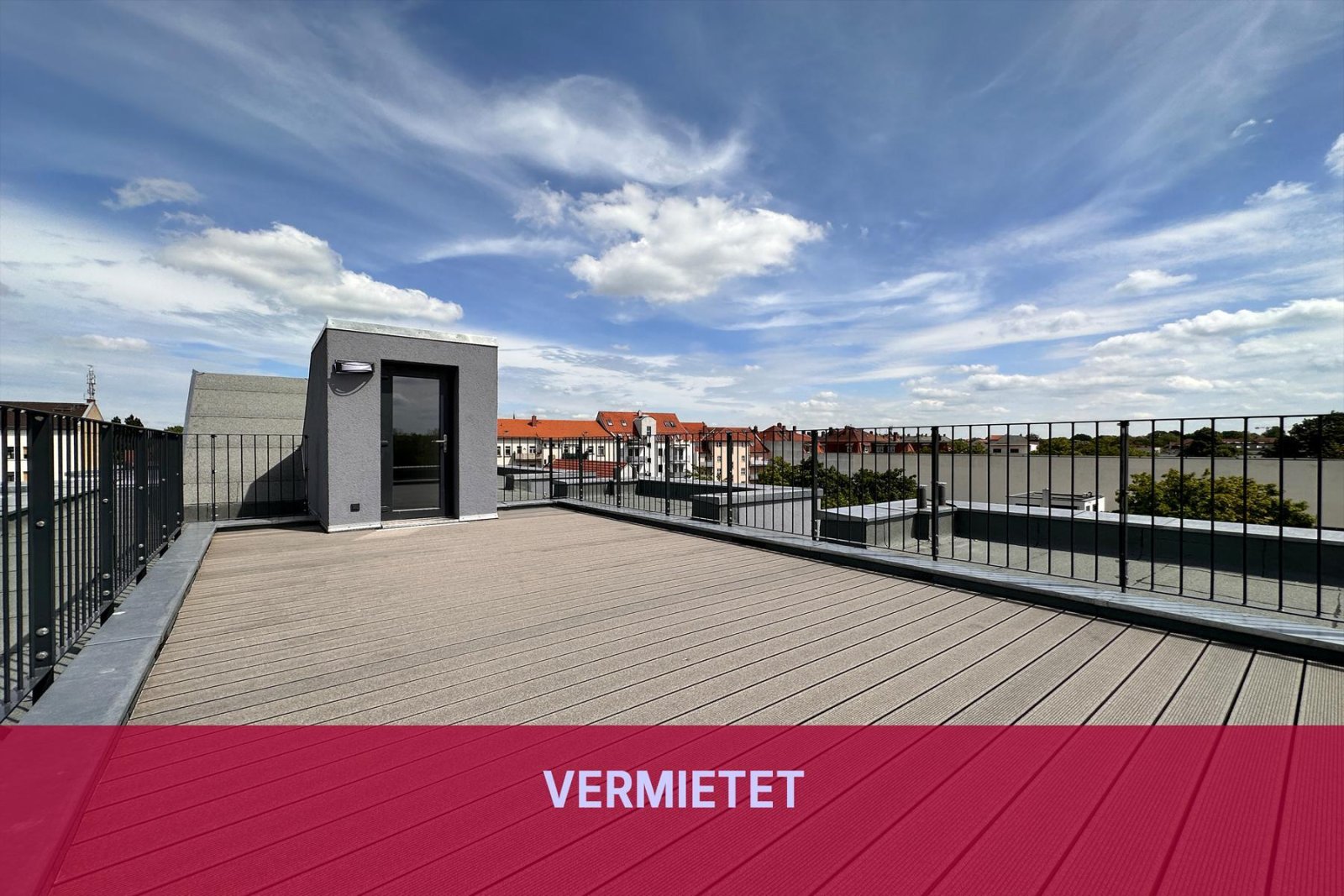 VERMIETET: ** große Dachterrasse ** großer Balkon * EBK * TG-Stellplatz